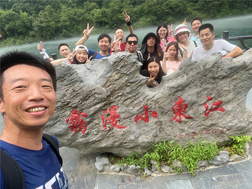 九年風雨兼程，九年砥礪前行，云科國際迎來了意義非凡的九周年。2024年6月28日組織了為期3天的“福城郴州之旅”團建活動，在美麗的自然風光中，共同感受公司的發展與壯大